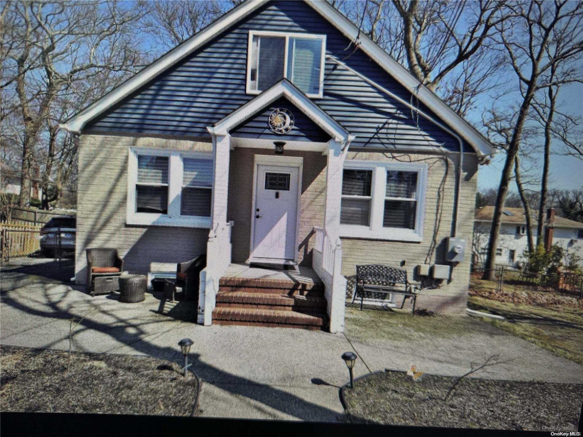 53 West 8th Street Ronkonkoma Ronkonkoma, NY 11779