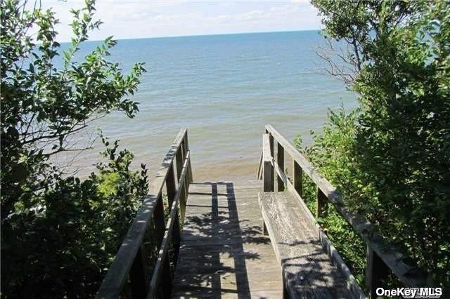 895 Glen Court Cutchogue Cutchogue, NY 11935