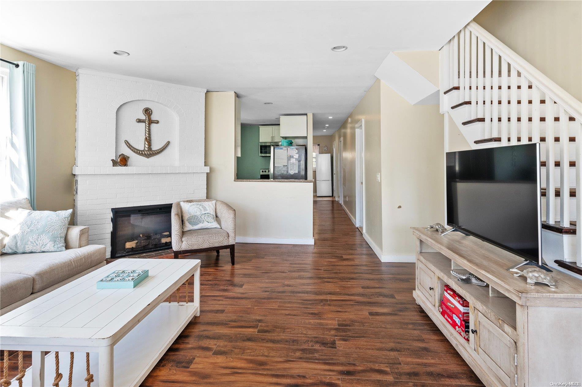 180 Cottage Walk Ocean Beach Ocean Beach, NY 11770