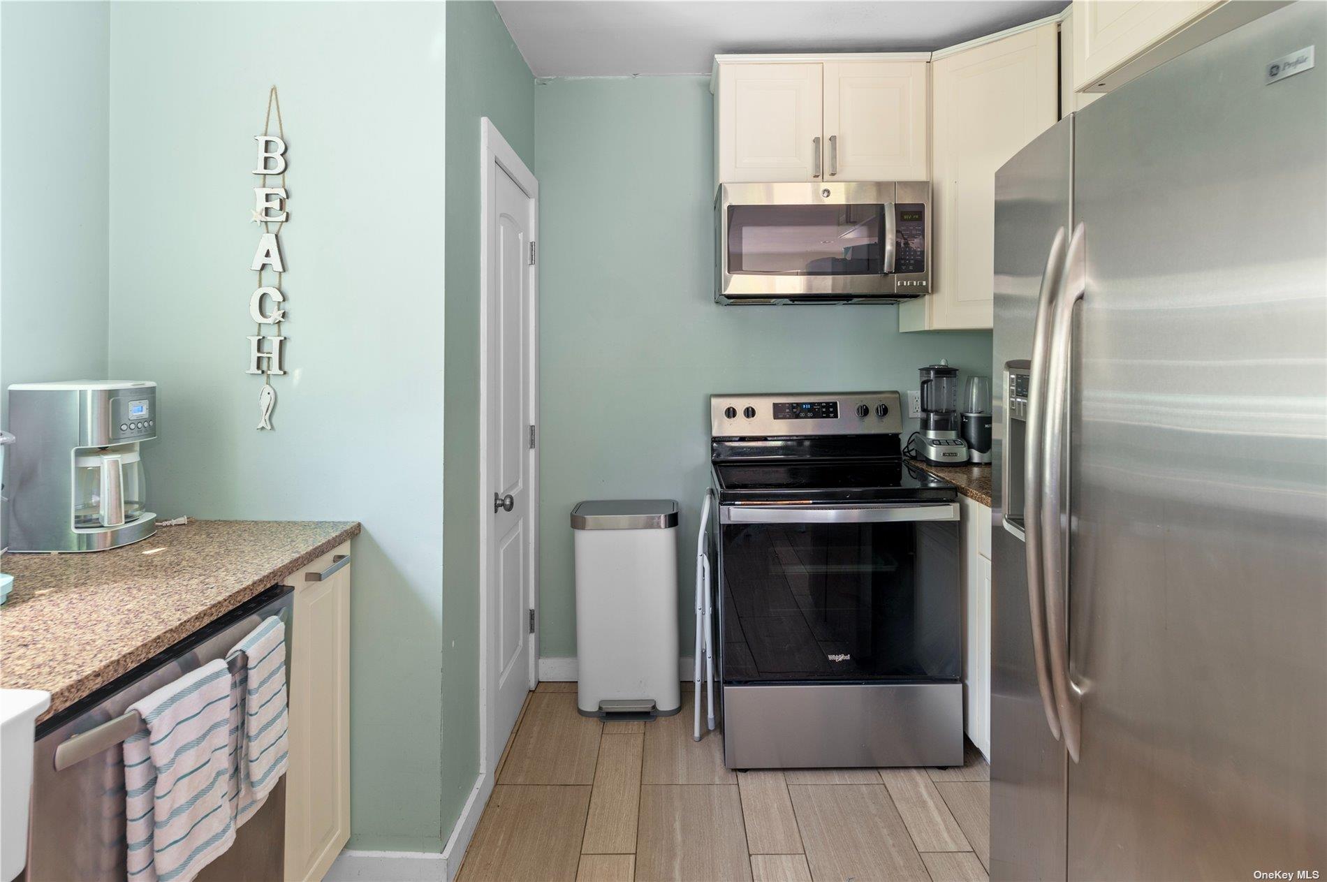 180 Cottage Walk Ocean Beach Ocean Beach, NY 11770