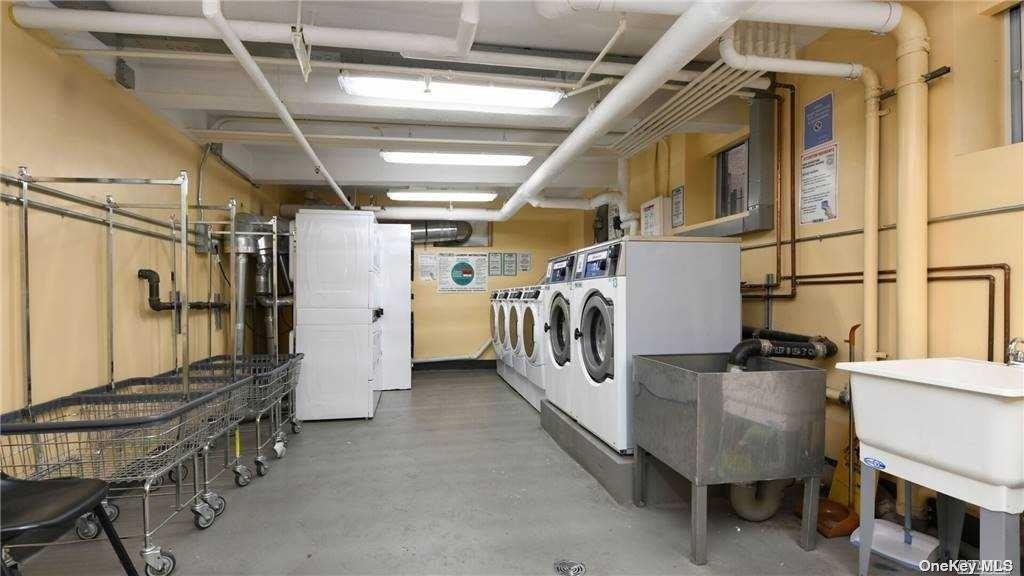 63-60 102nd Street D9 Rego Park Rego Park, NY 11374