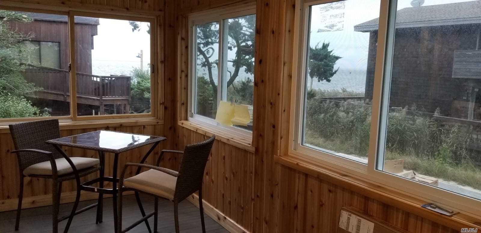 7 Crescent Walk Seaview Seaview, NY 11770