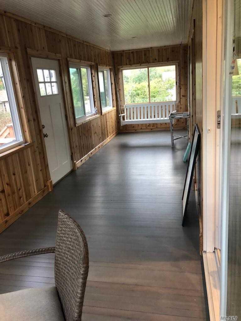 7 Crescent Walk Seaview Seaview, NY 11770