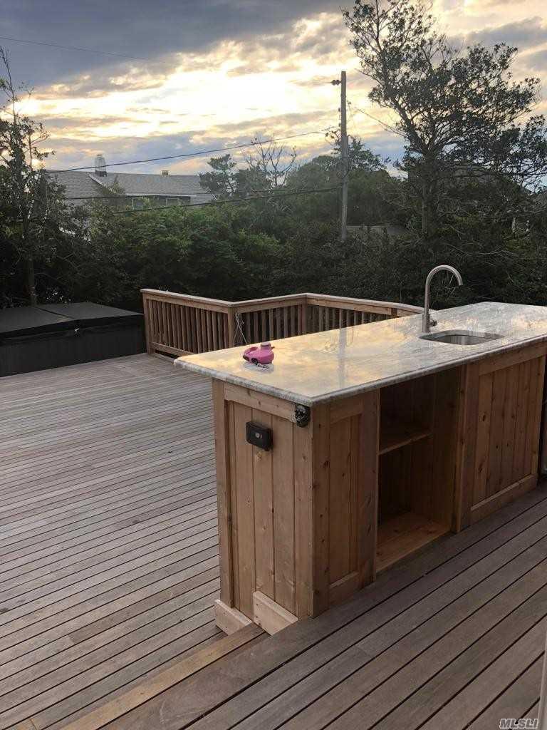 7 Crescent Walk Seaview Seaview, NY 11770