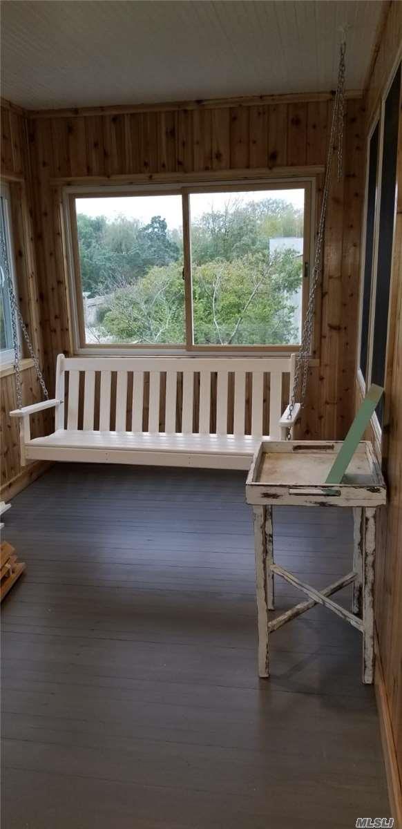 7 Crescent Walk Seaview Seaview, NY 11770