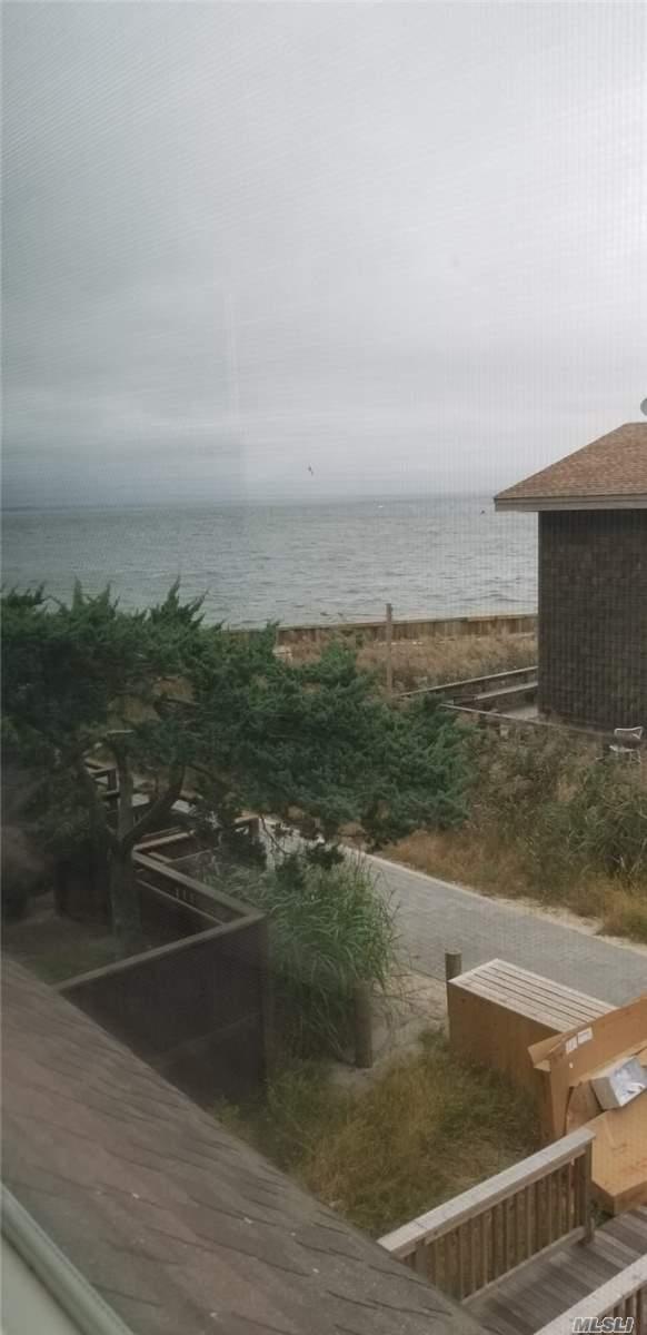 7 Crescent Walk Seaview Seaview, NY 11770