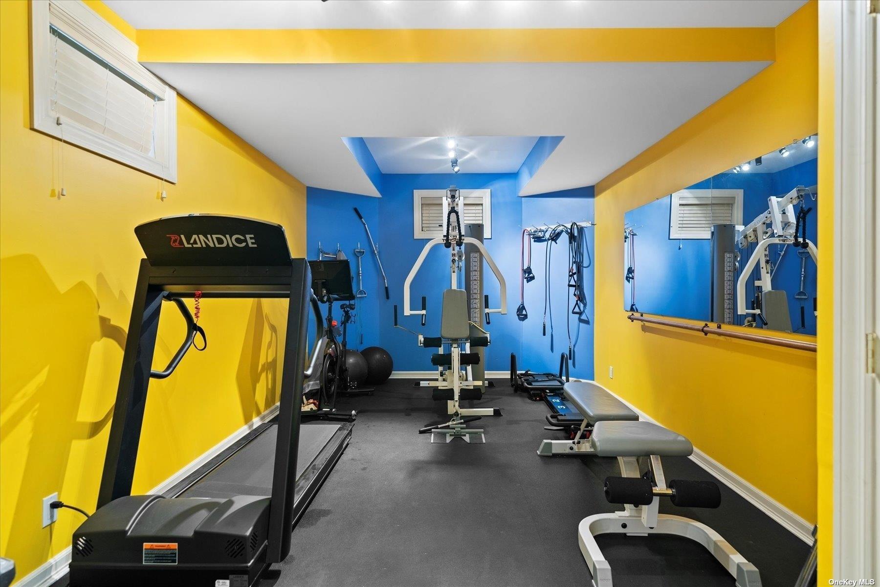 31 Blackwatch Court Southampton Southampton, NY 11968