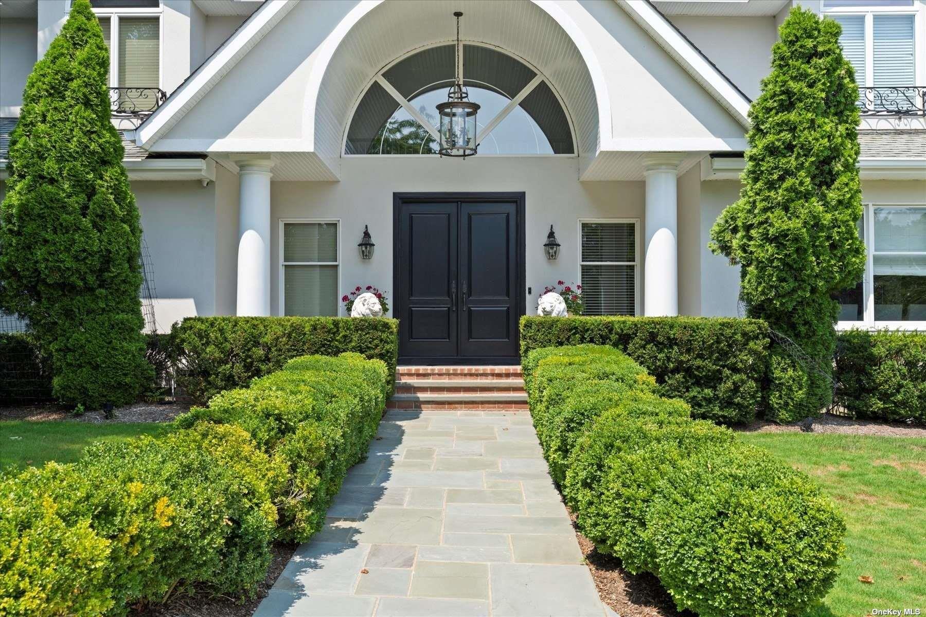 31 Blackwatch Court Southampton Southampton, NY 11968