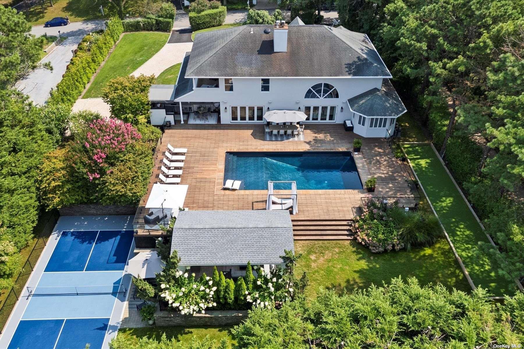 31 Blackwatch Court Southampton Southampton, NY 11968