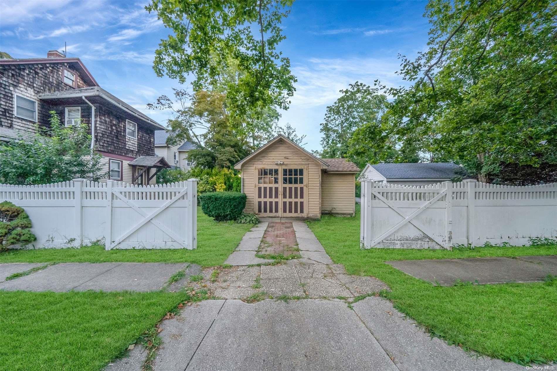 266 Earle Avenue Lynbrook Lynbrook, NY 11563