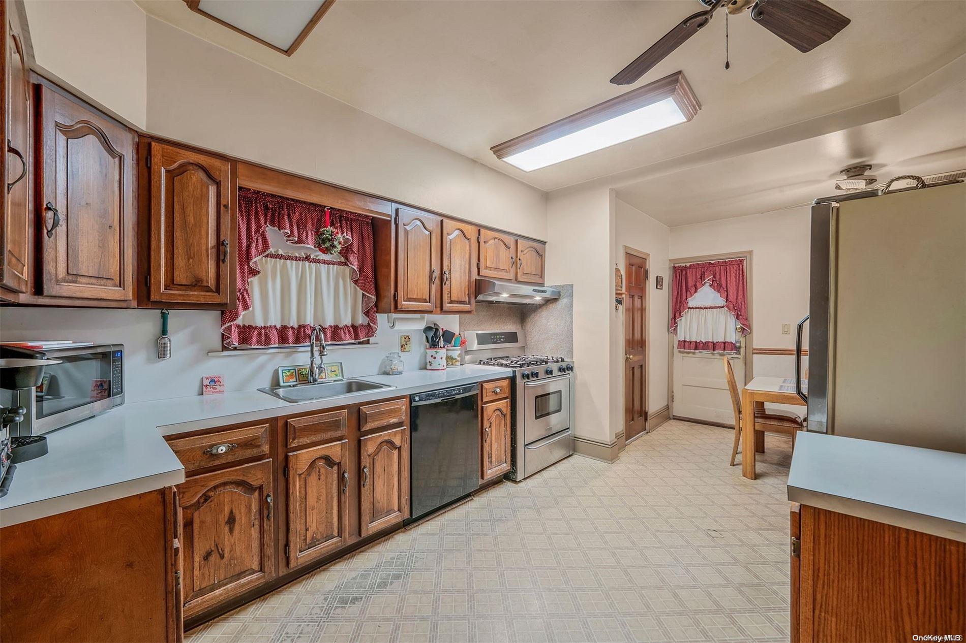 266 Earle Avenue Lynbrook Lynbrook, NY 11563