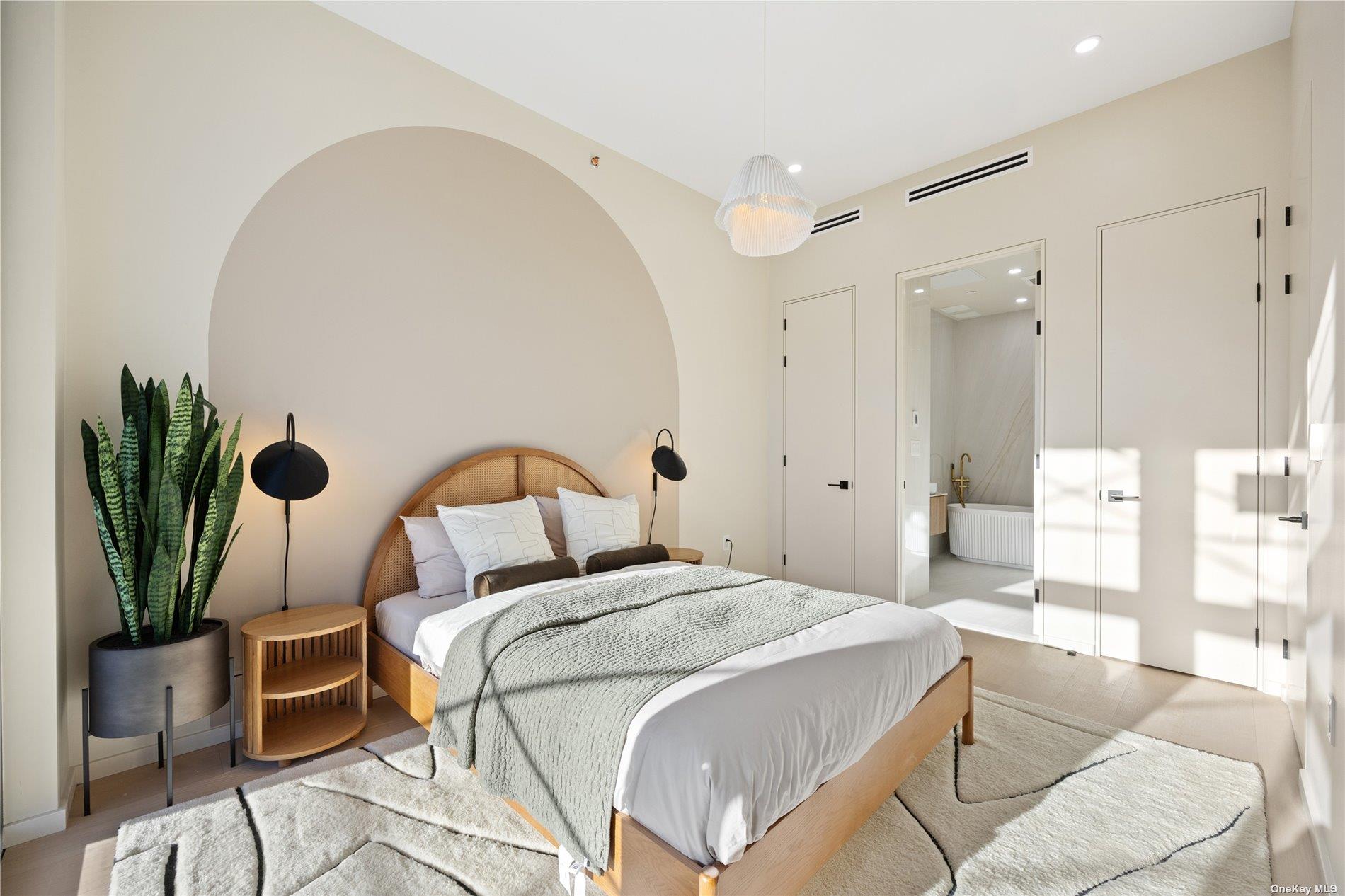 31-16 21st Street 2-J Astoria Astoria, NY 11106