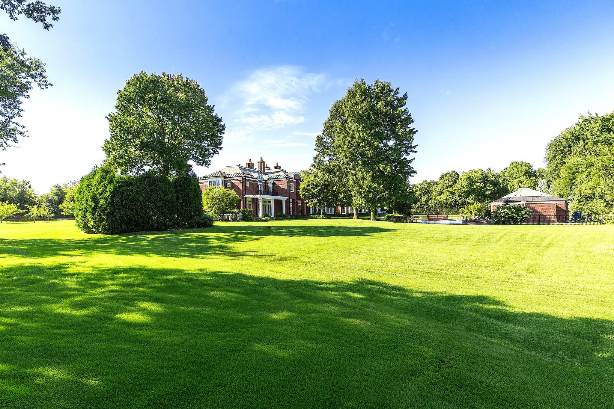 11 Dupont Court Brookville Brookville NY 11548