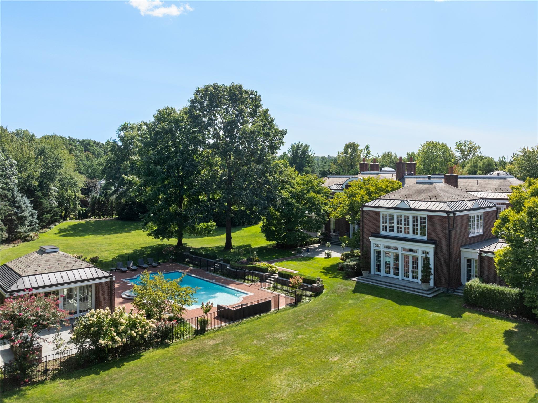 11 Dupont Court Brookville Brookville NY 11548