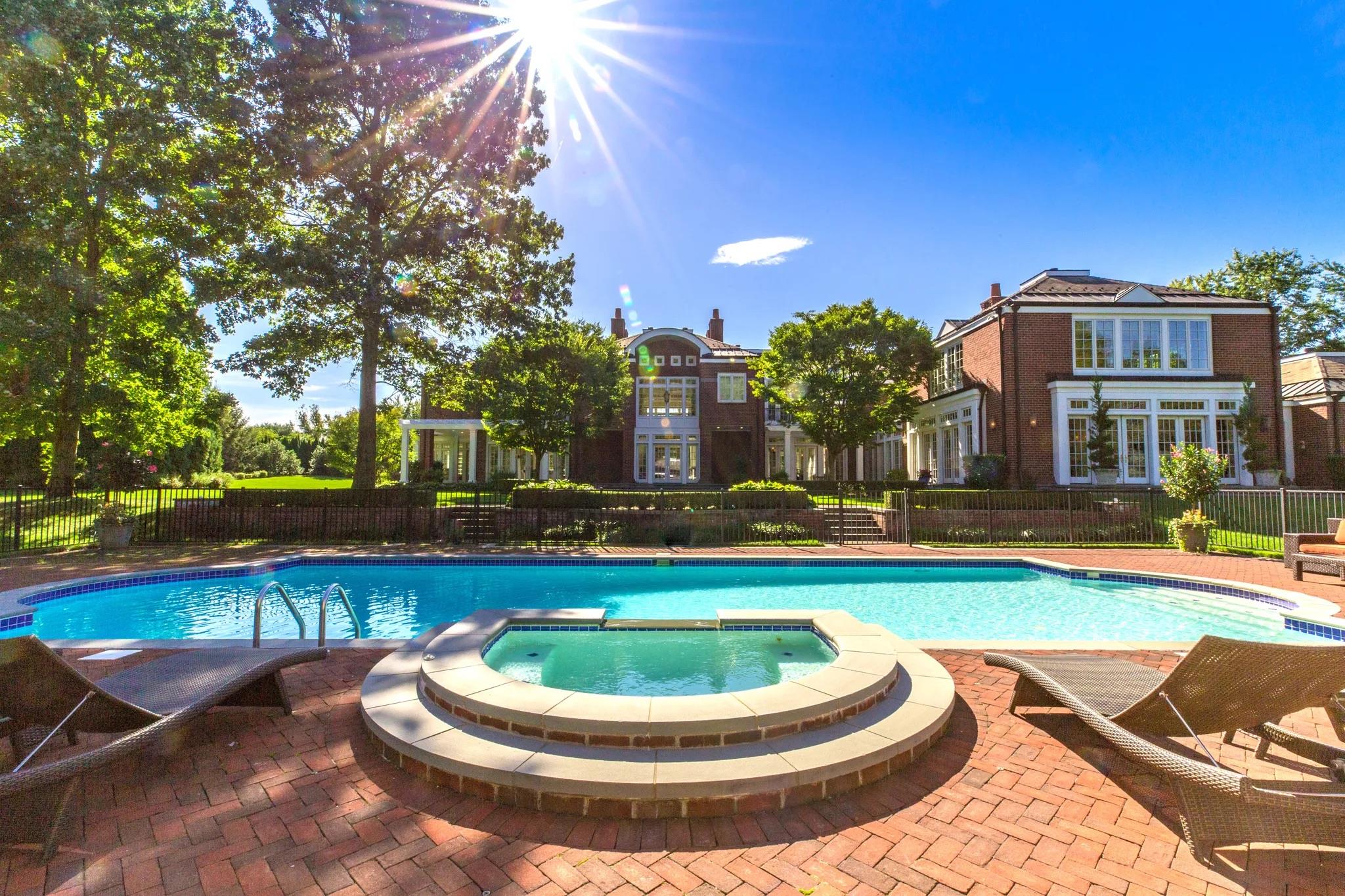 11 Dupont Court Brookville Brookville NY 11548