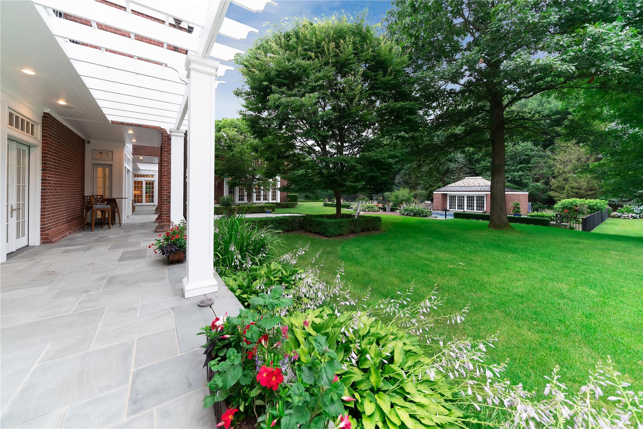 11 Dupont Court Brookville Brookville NY 11548