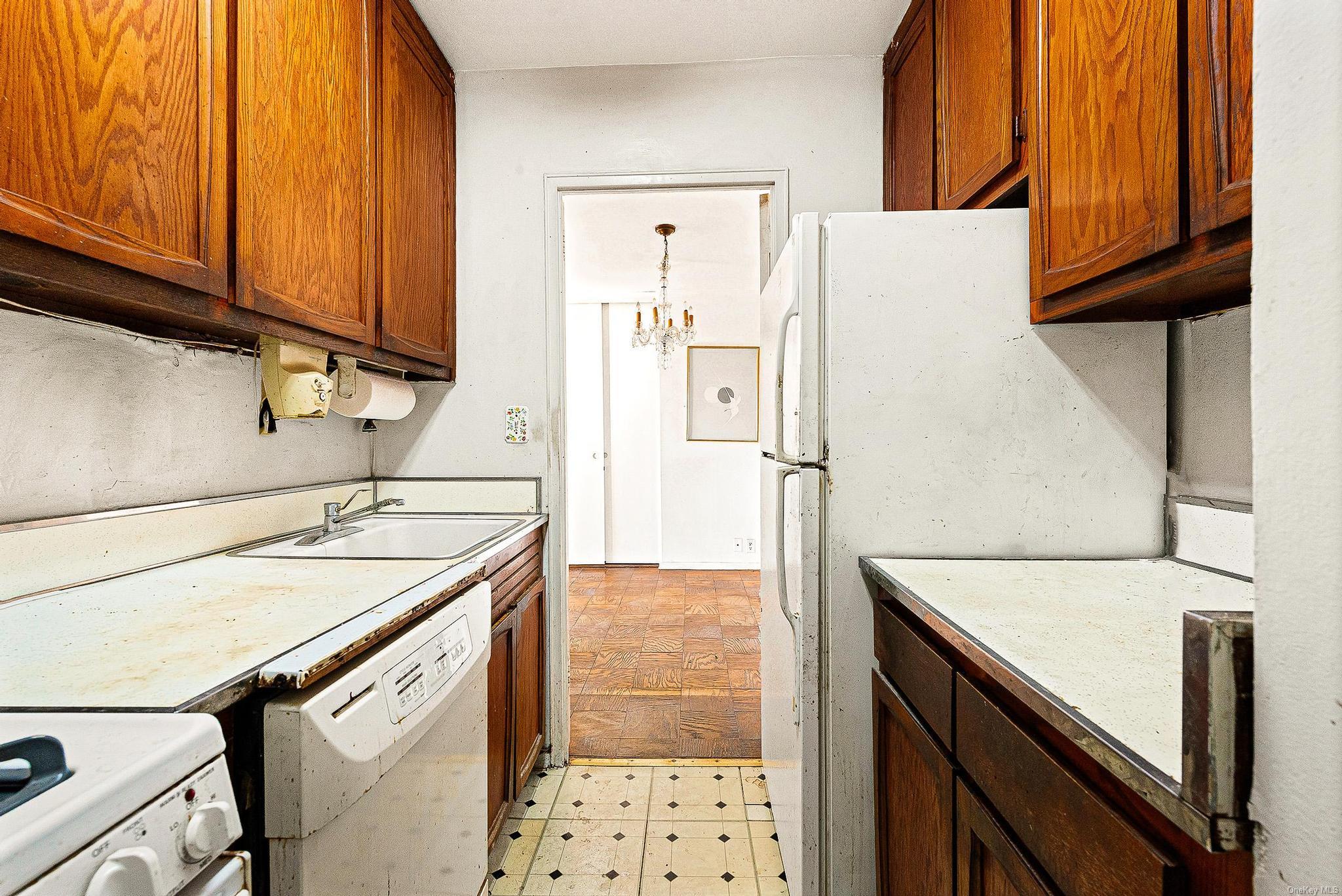 70-25 Yellowstone Boulevard 7-S Forest Hills Forest Hills, NY 11375