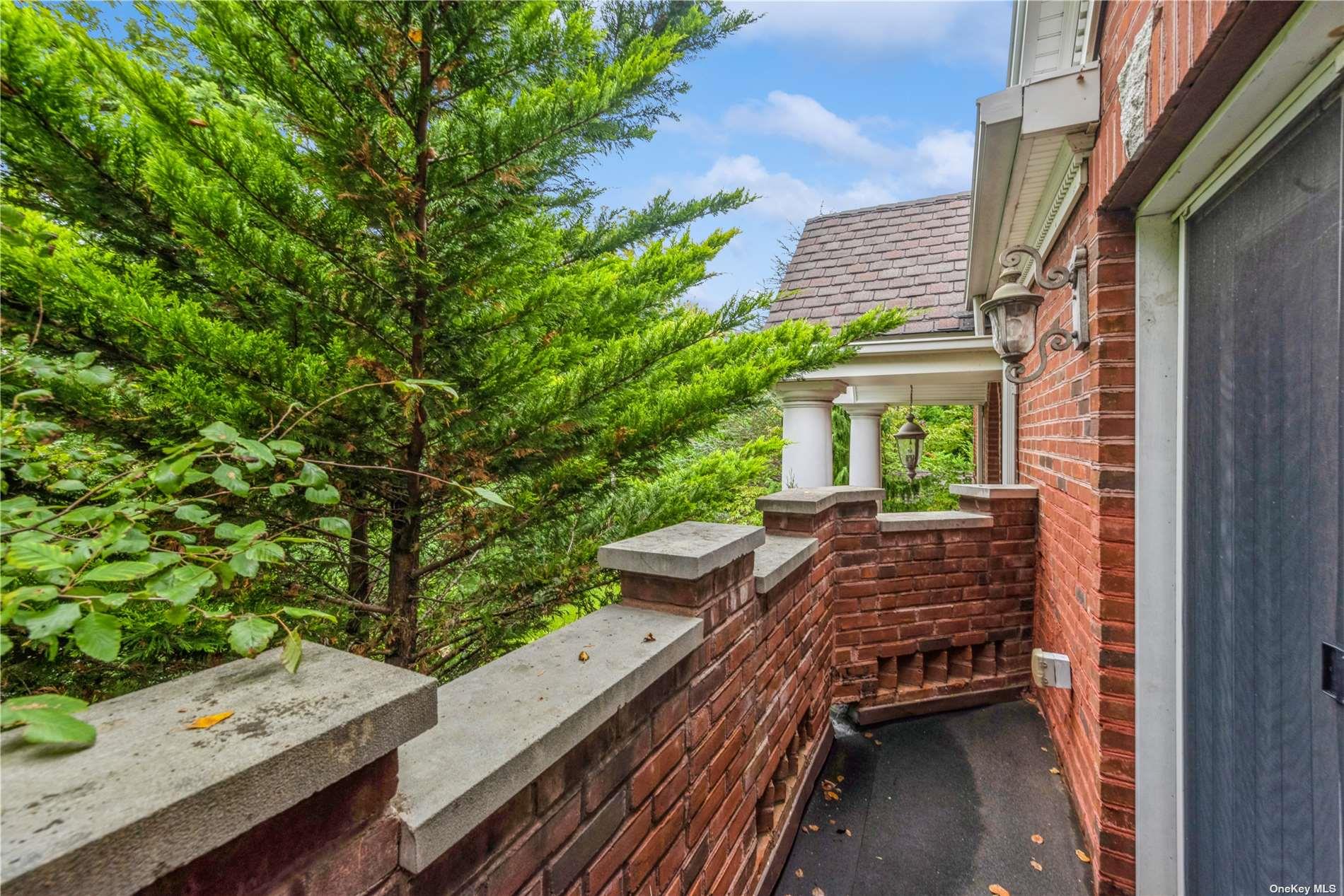 106 Willow Road Woodsburgh Woodsburgh, NY 11598