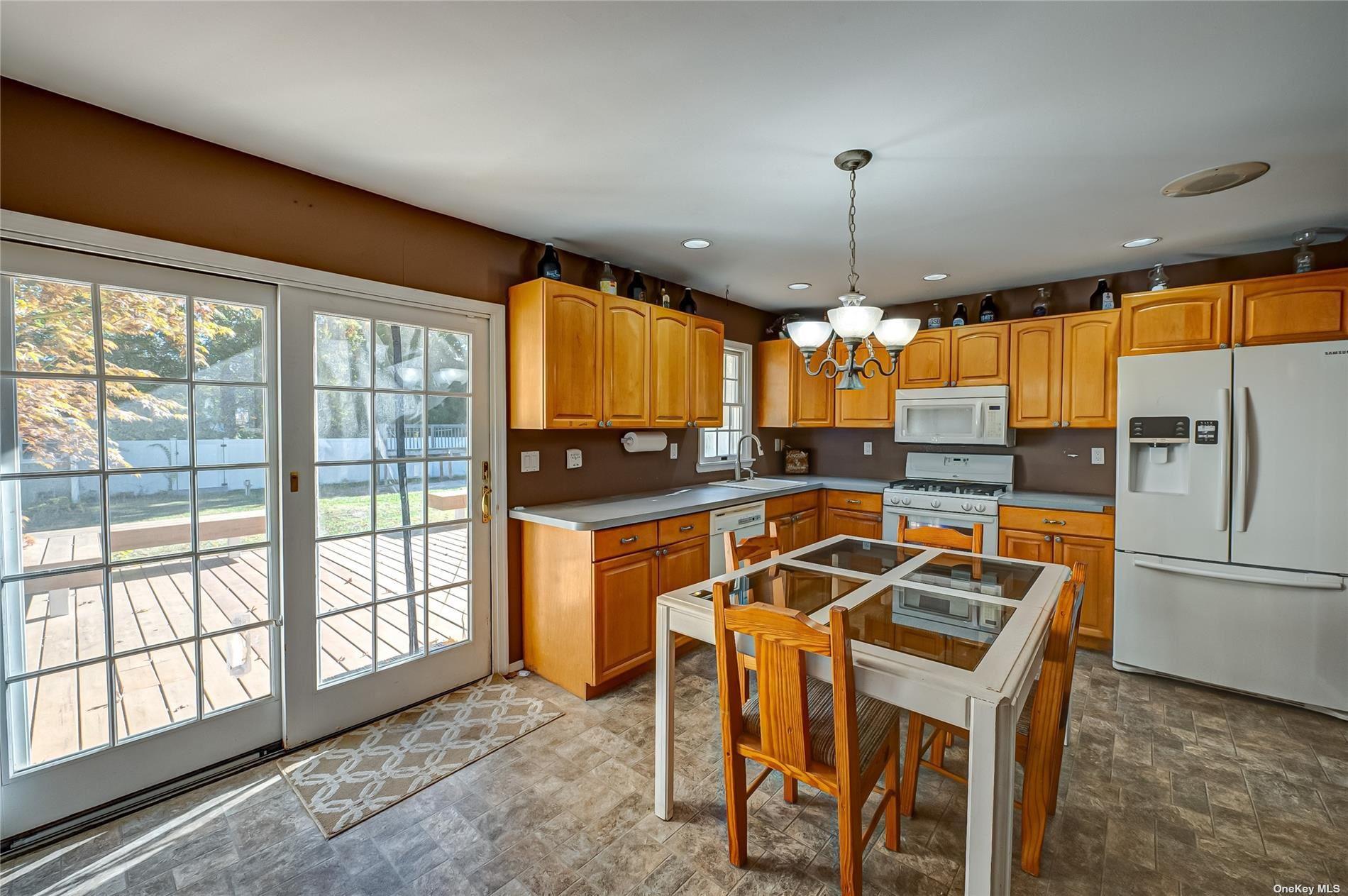 43 Hollins Lane East Islip East Islip, NY 11730