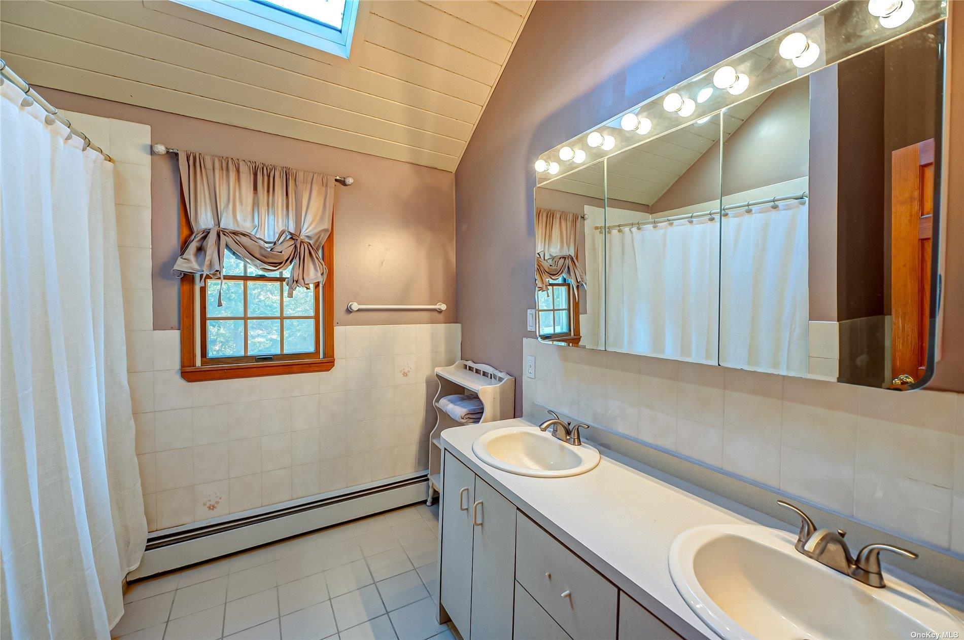 43 Hollins Lane East Islip East Islip, NY 11730