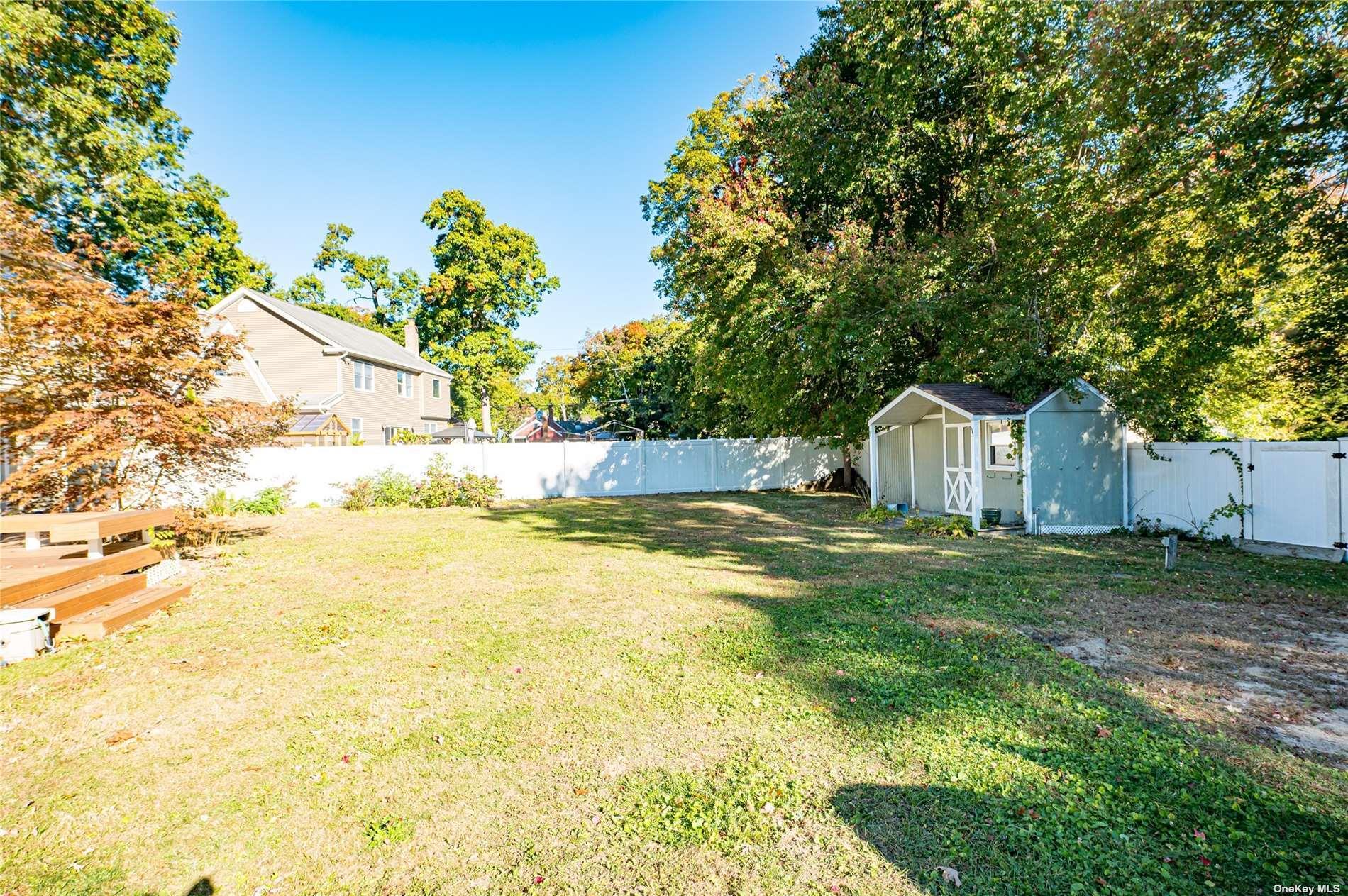 43 Hollins Lane East Islip East Islip, NY 11730