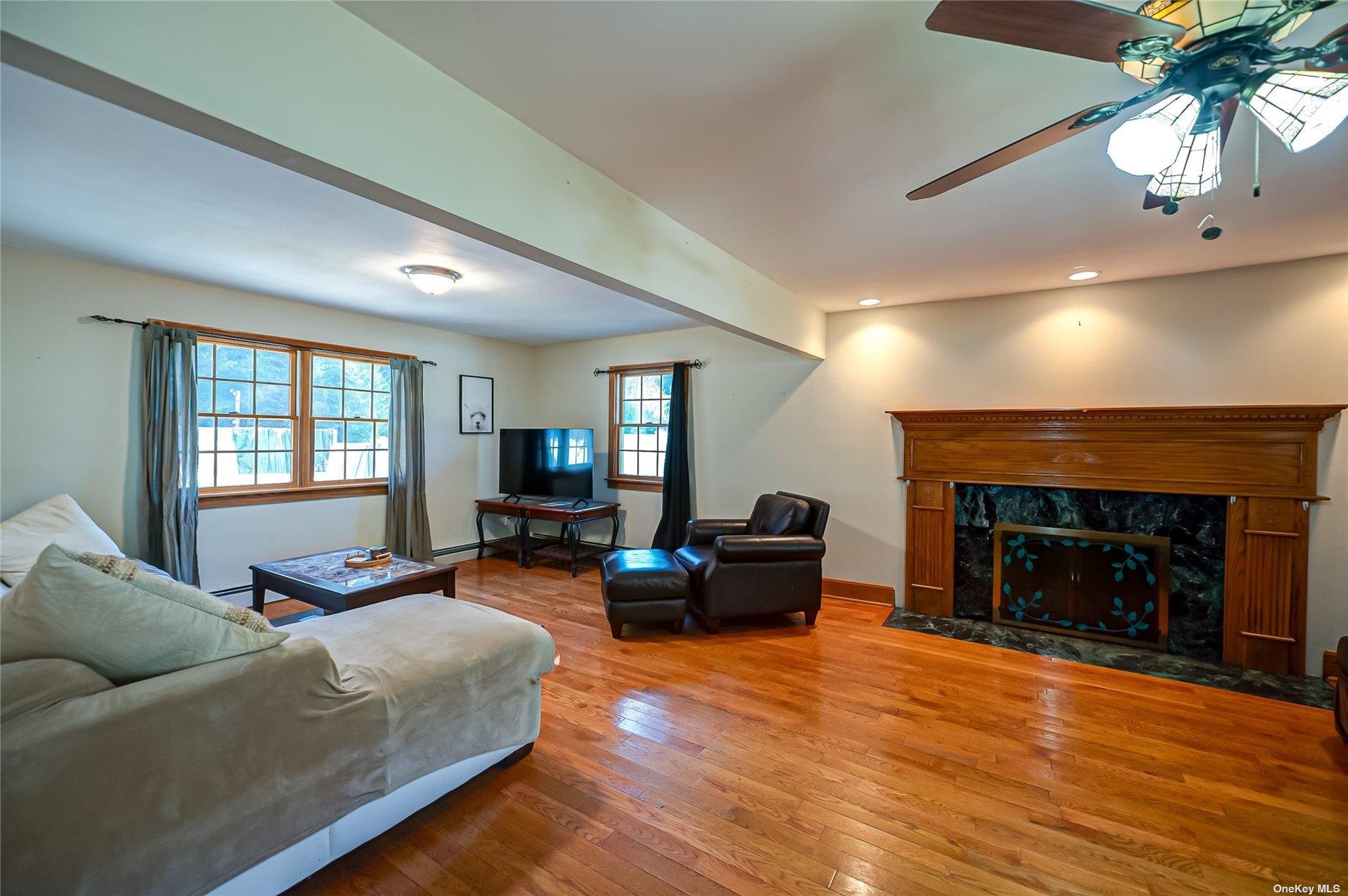 43 Hollins Lane East Islip East Islip, NY 11730