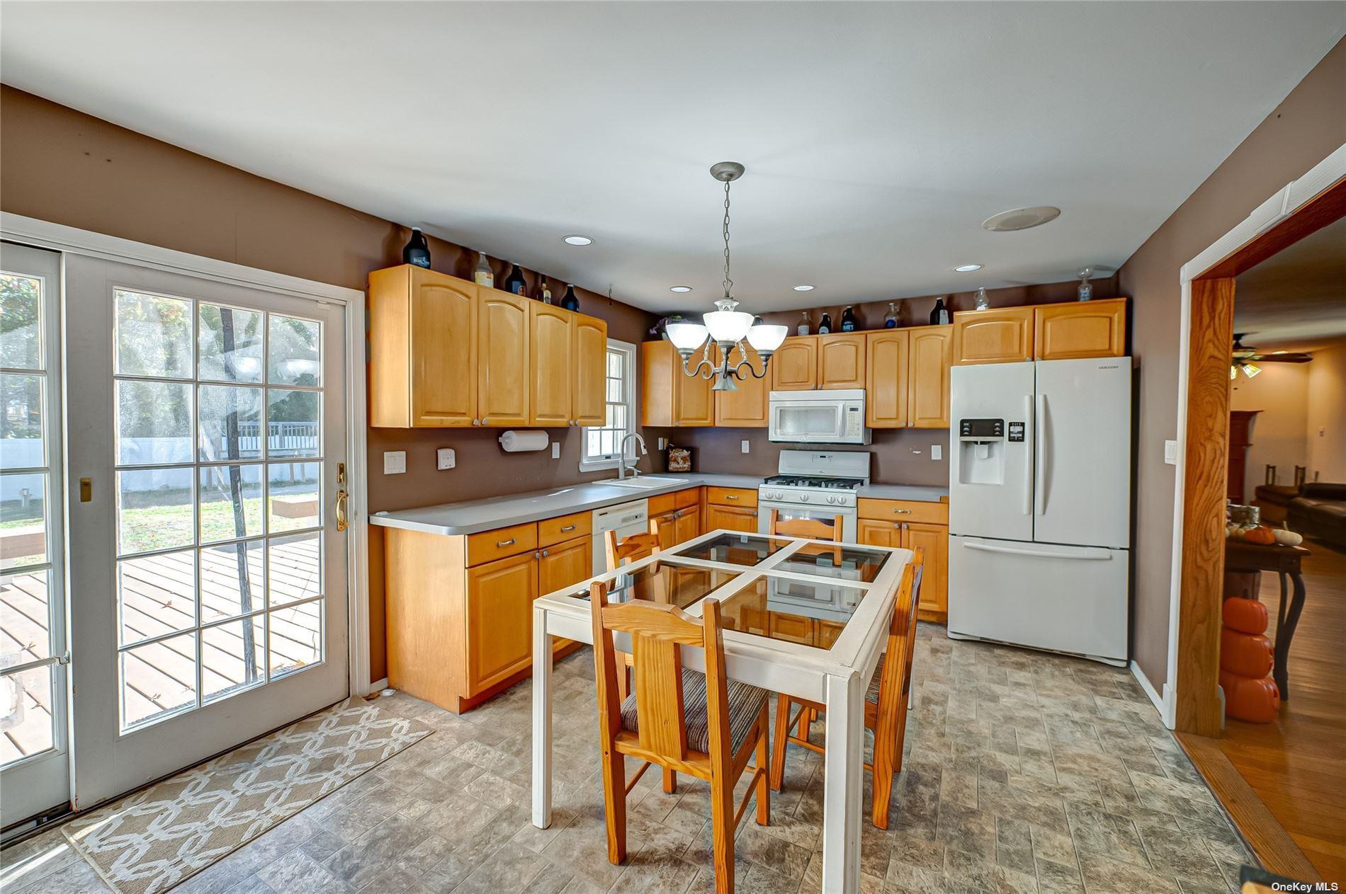 43 Hollins Lane East Islip East Islip, NY 11730