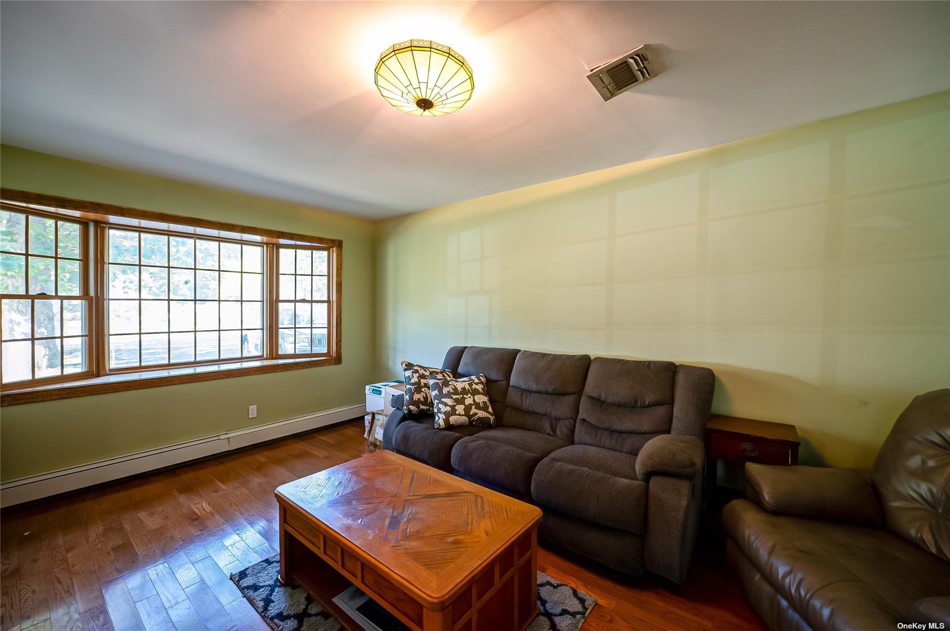 43 Hollins Lane East Islip East Islip, NY 11730