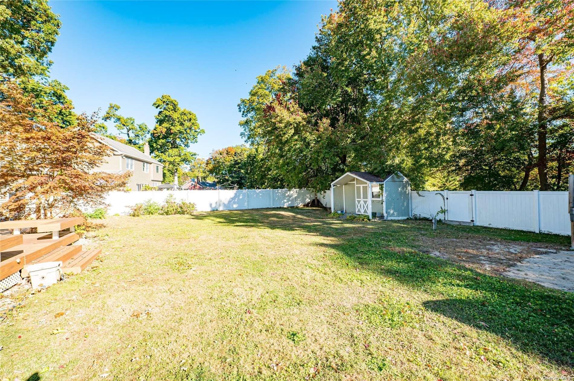 43 Hollins Lane East Islip East Islip, NY 11730