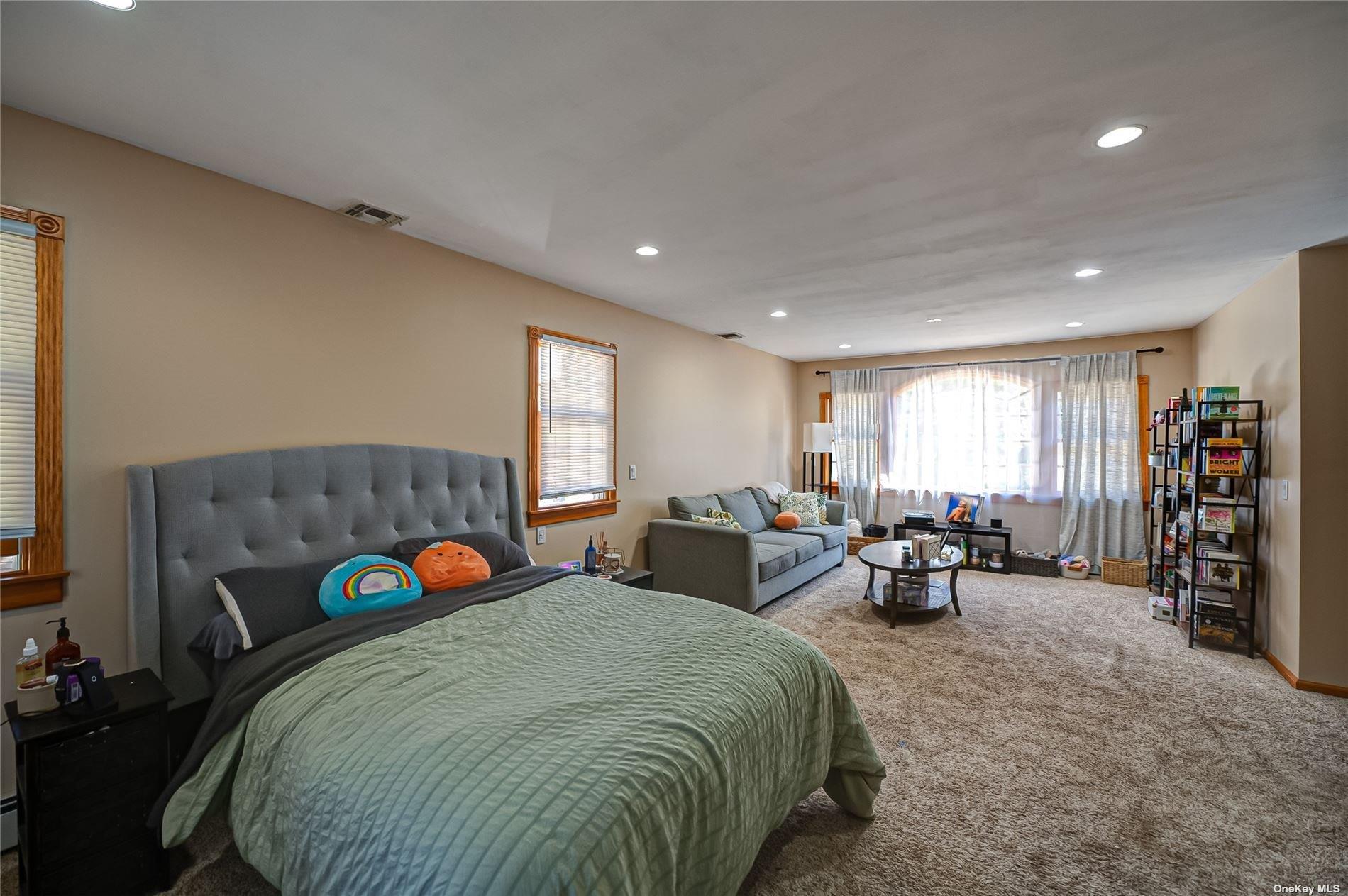 43 Hollins Lane East Islip East Islip, NY 11730