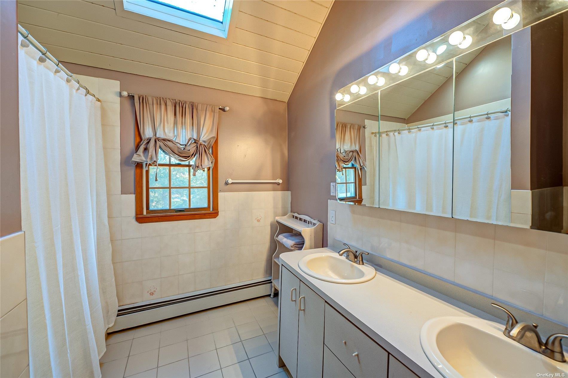 43 Hollins Lane East Islip East Islip, NY 11730