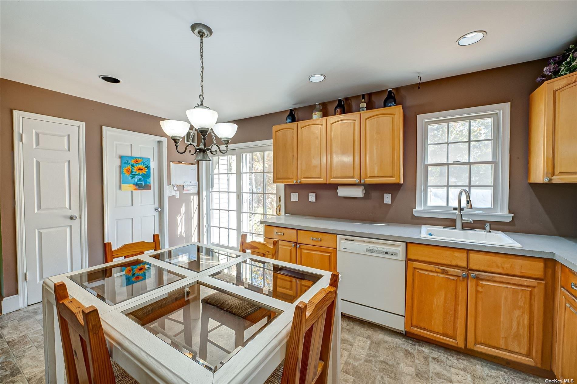 43 Hollins Lane East Islip East Islip, NY 11730