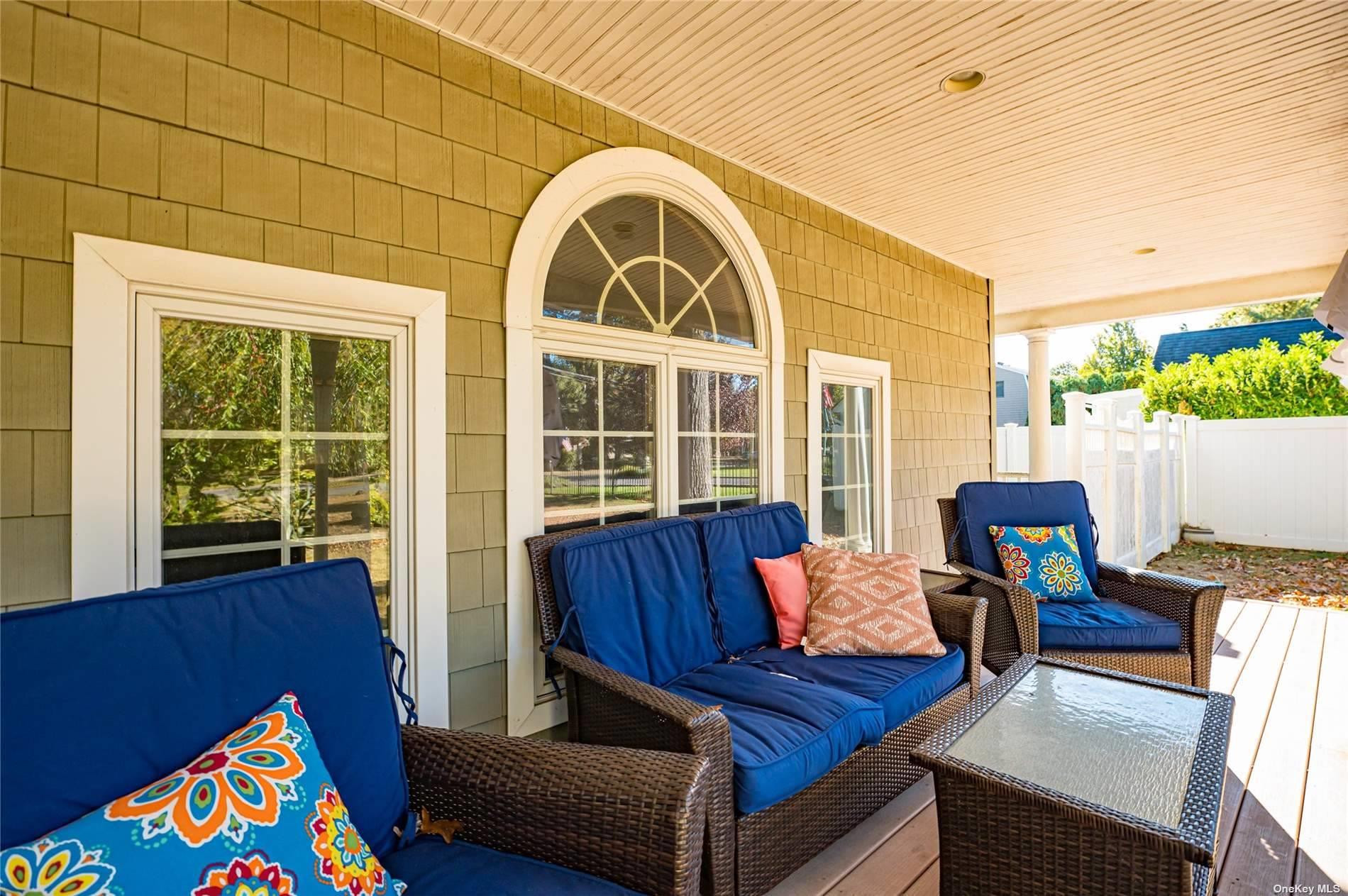 43 Hollins Lane East Islip East Islip, NY 11730