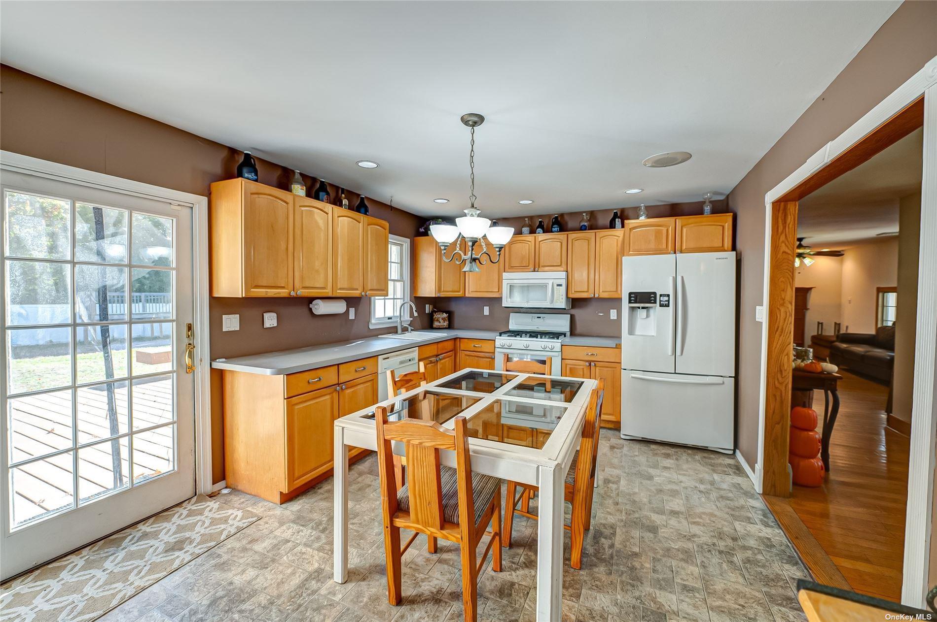 43 Hollins Lane East Islip East Islip, NY 11730