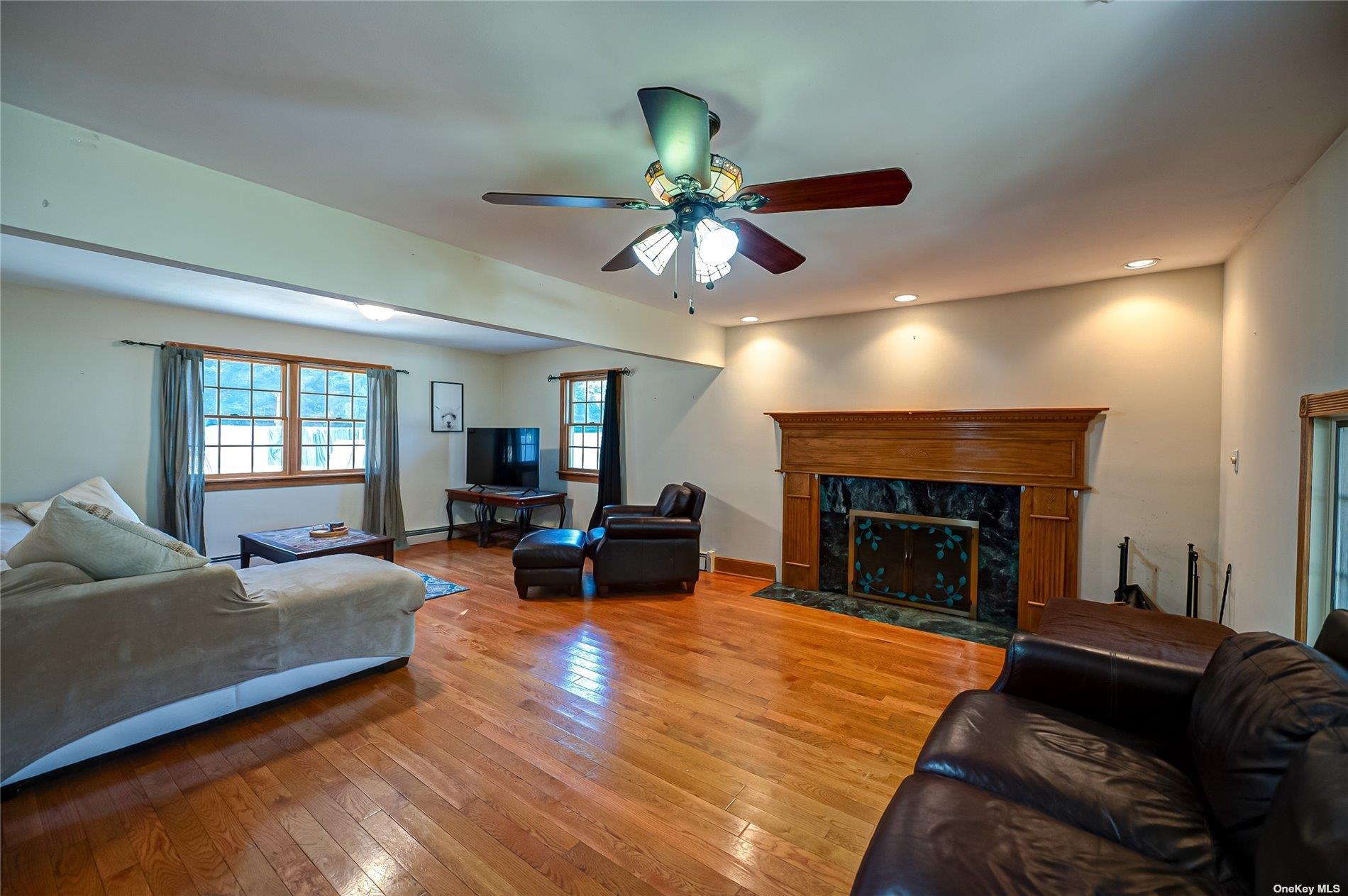 43 Hollins Lane East Islip East Islip, NY 11730