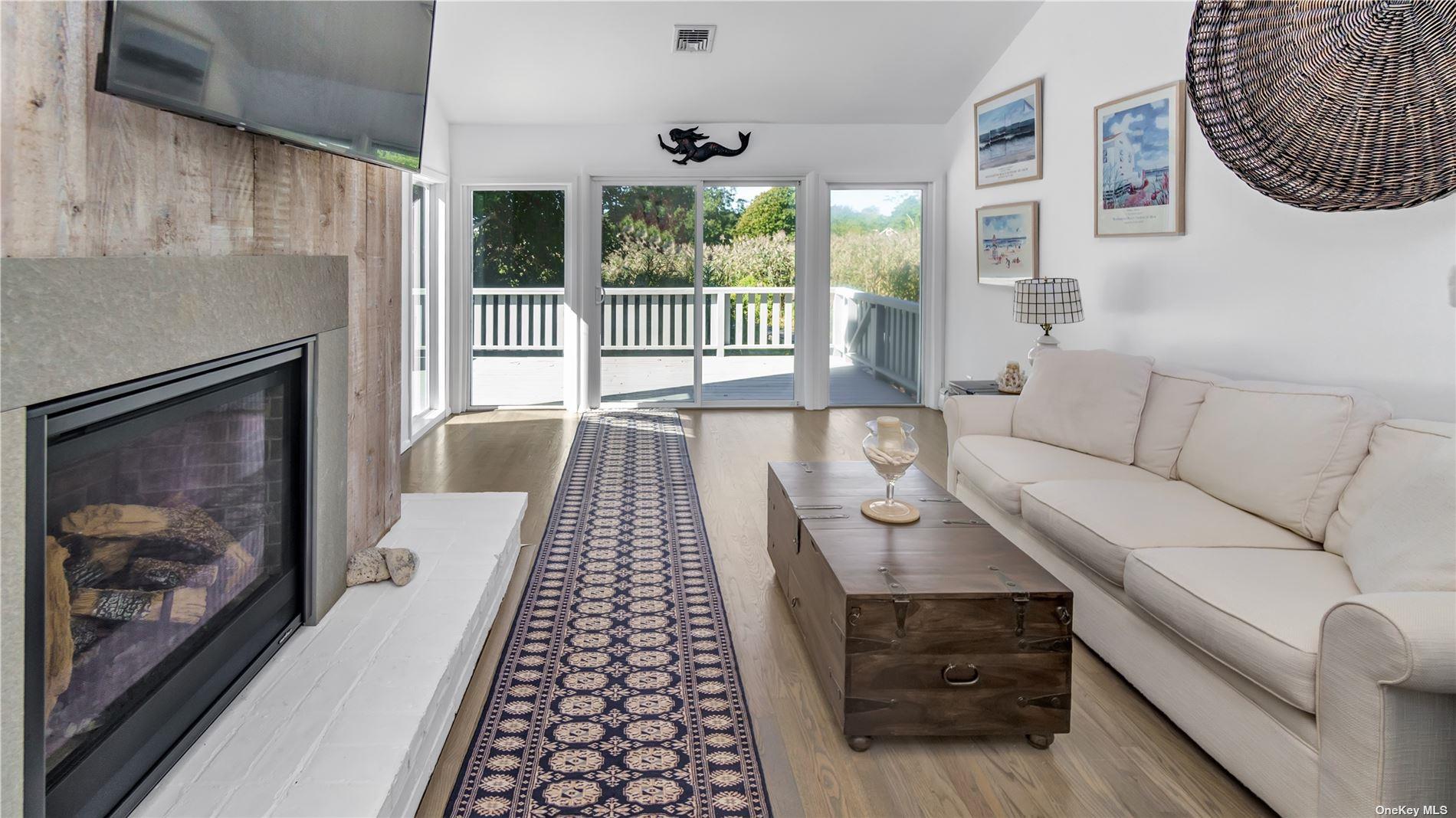 19 Rogers Lane Remsenburg Remsenburg, NY 11960