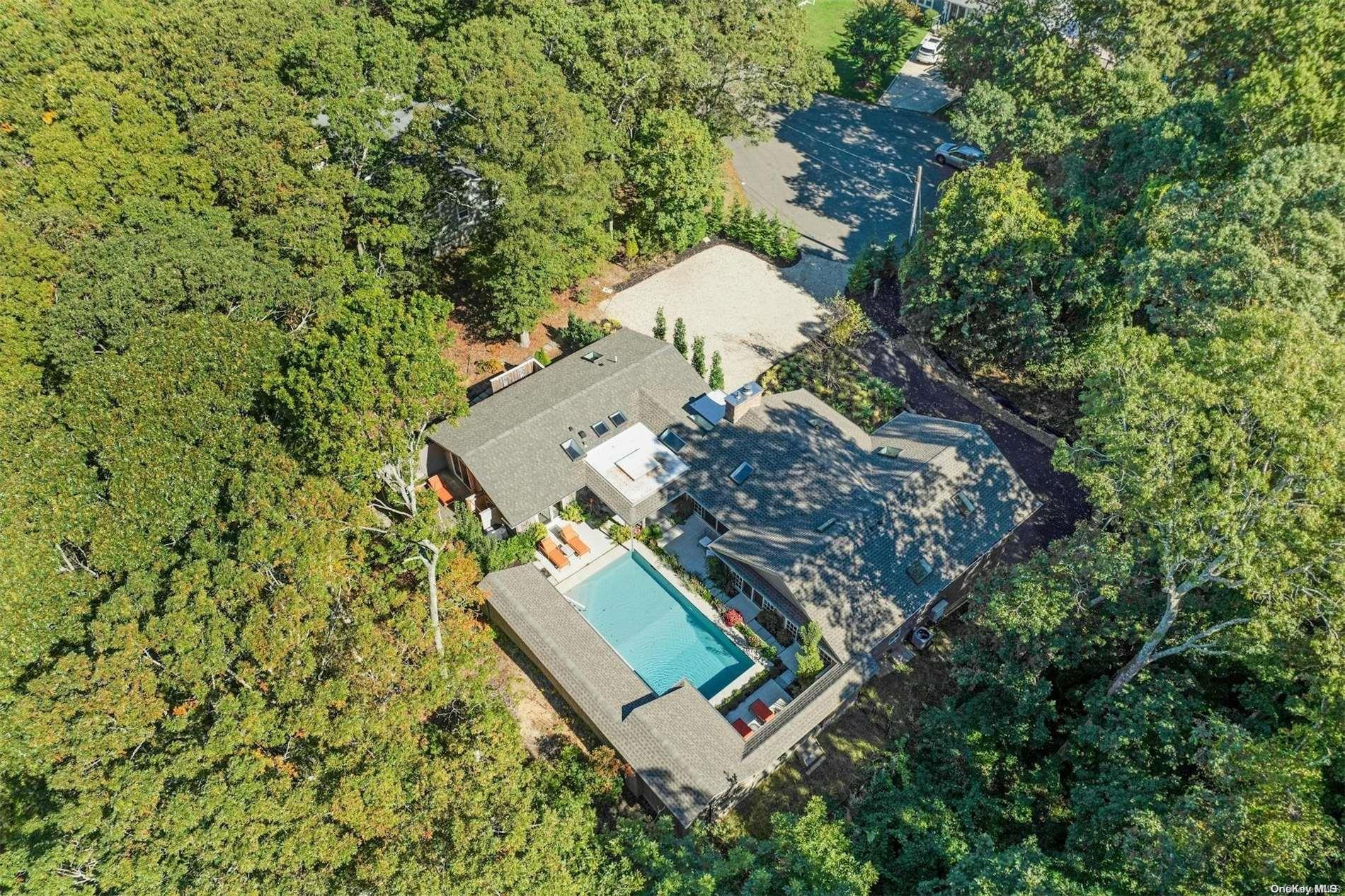 16 Rsmorw Court Hampton Bays Hampton Bays NY 11946