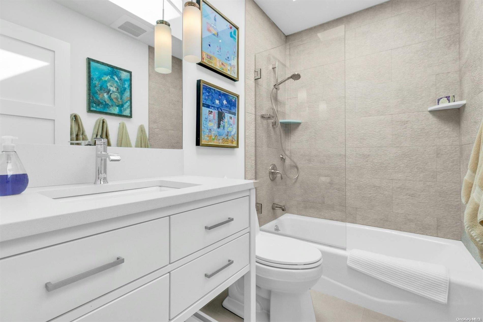 16 Rsmorw Court Hampton Bays Hampton Bays NY 11946