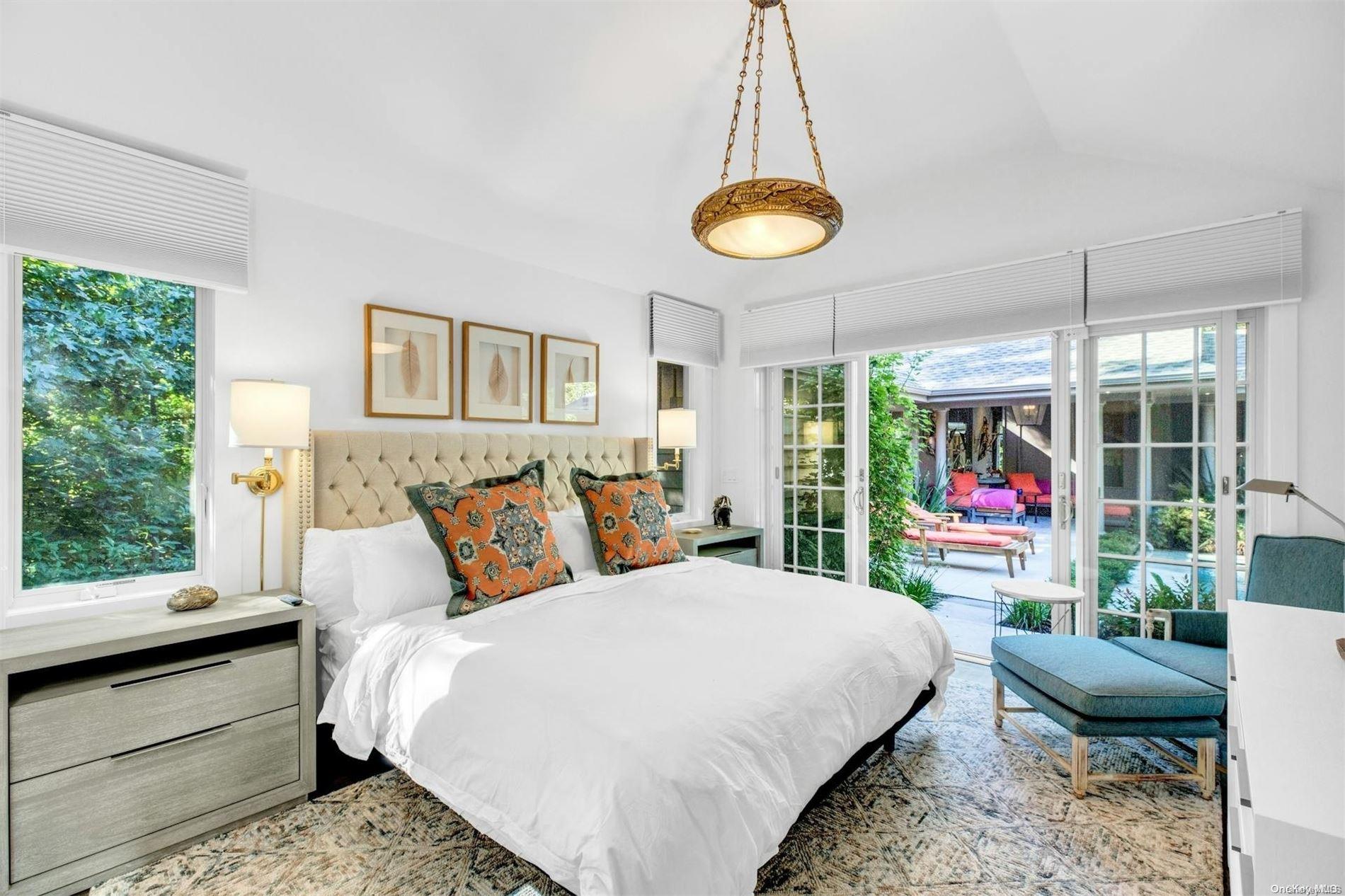 16 Rsmorw Court Hampton Bays Hampton Bays NY 11946