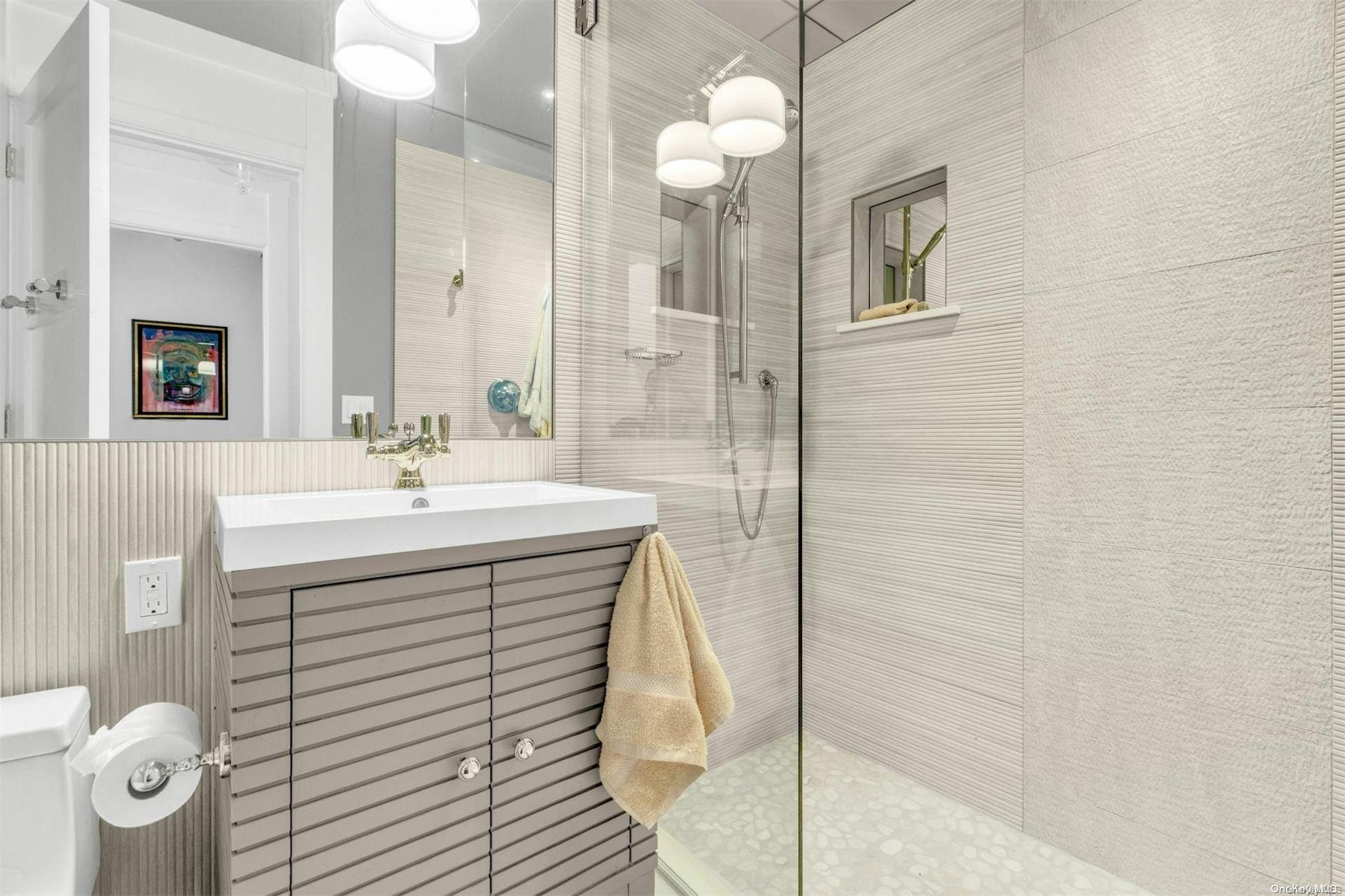 16 Rsmorw Court Hampton Bays Hampton Bays NY 11946