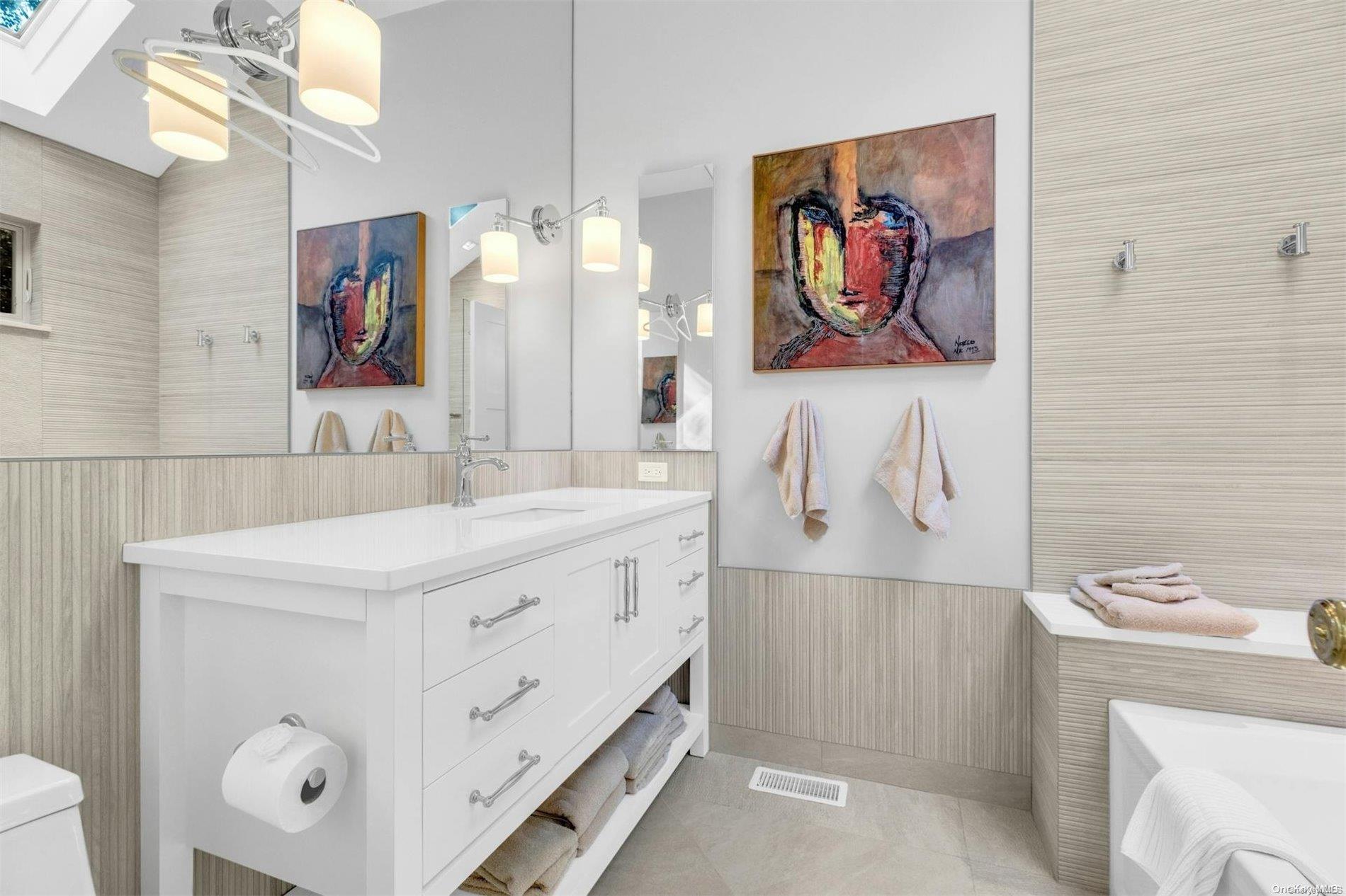 16 Rsmorw Court Hampton Bays Hampton Bays NY 11946