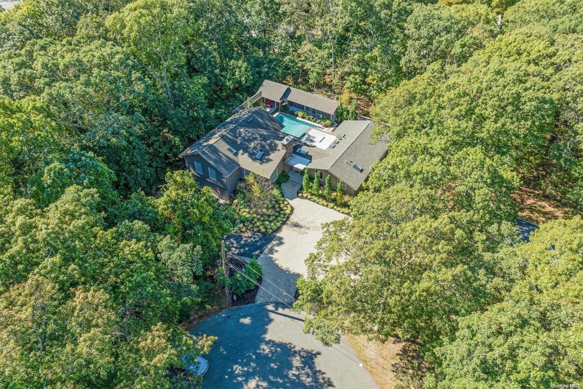 16 Rsmorw Court Hampton Bays Hampton Bays NY 11946