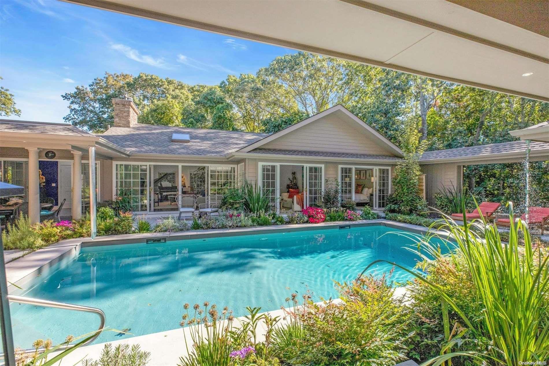 16 Rsmorw Court Hampton Bays Hampton Bays NY 11946