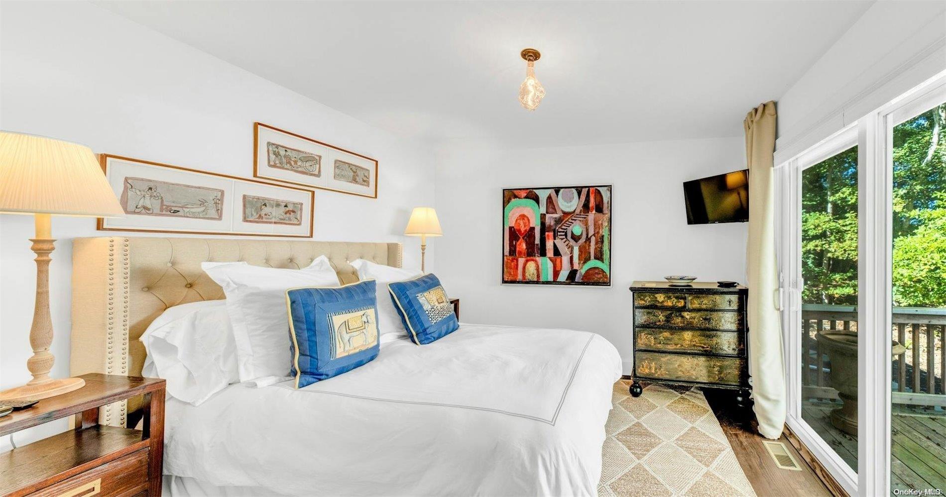 16 Rsmorw Court Hampton Bays Hampton Bays NY 11946