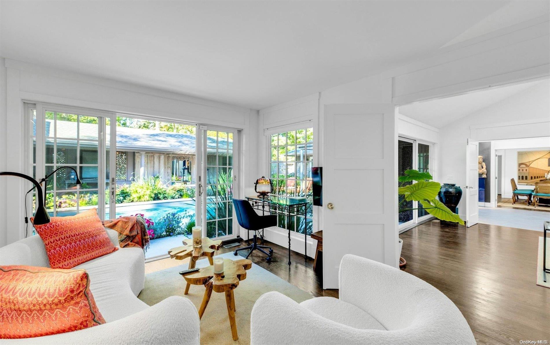 16 Rsmorw Court Hampton Bays Hampton Bays NY 11946