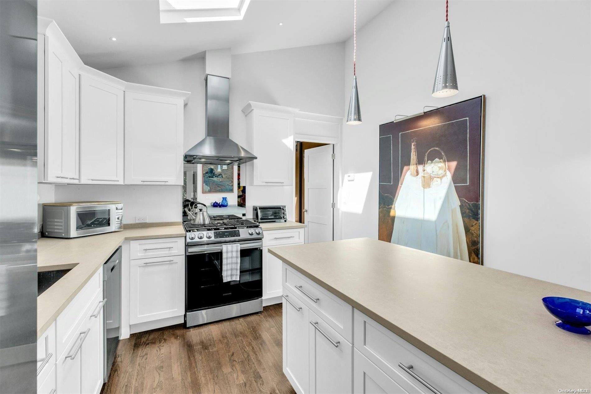 16 Rsmorw Court Hampton Bays Hampton Bays NY 11946