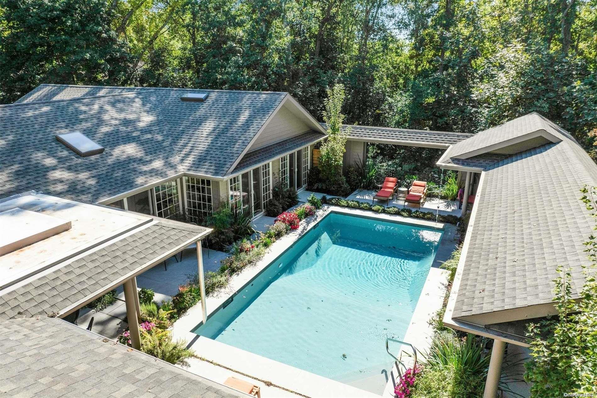 16 Rsmorw Court Hampton Bays Hampton Bays NY 11946