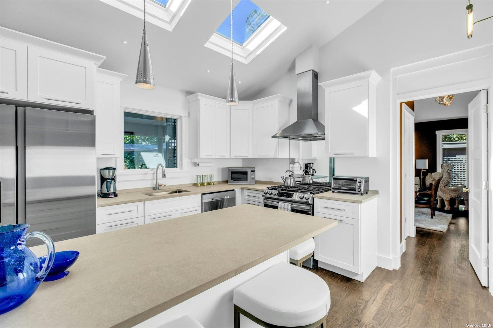 16 Rsmorw Court Hampton Bays Hampton Bays NY 11946