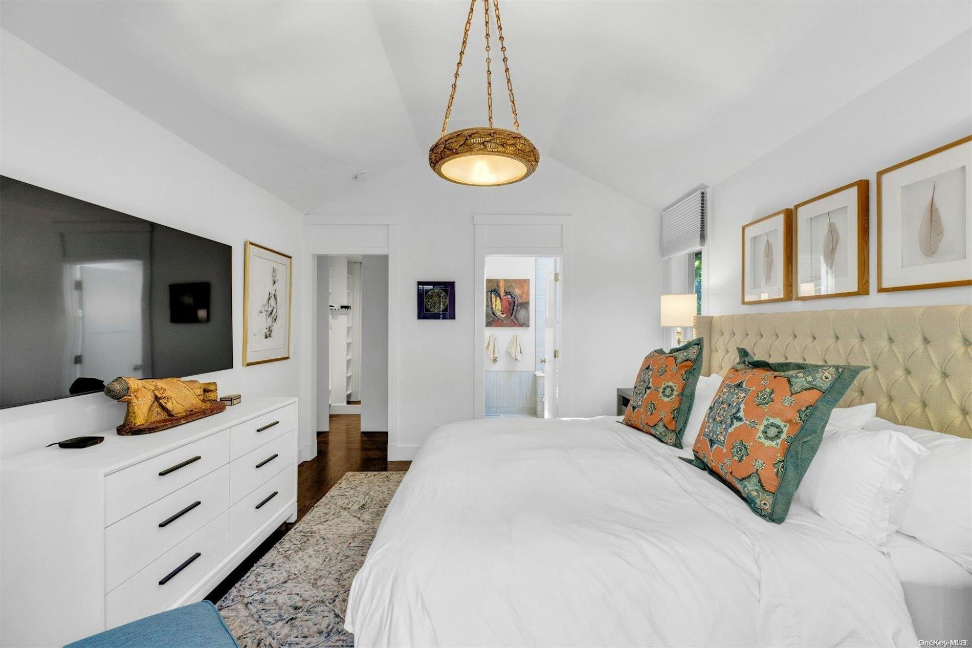 16 Rsmorw Court Hampton Bays Hampton Bays NY 11946