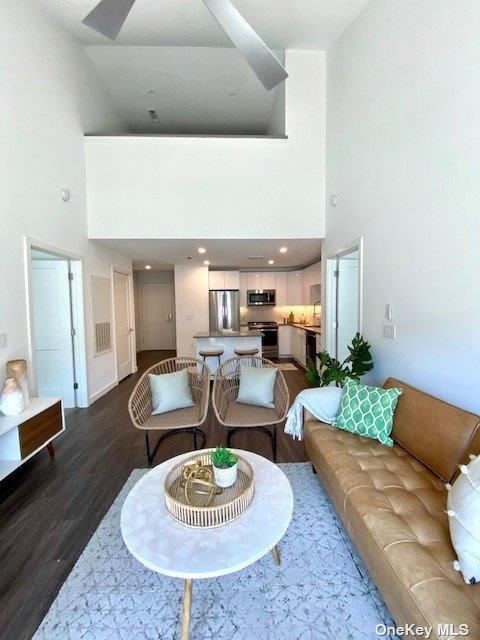 116 Searing Avenue PH410 Mineola Mineola, NY 11501